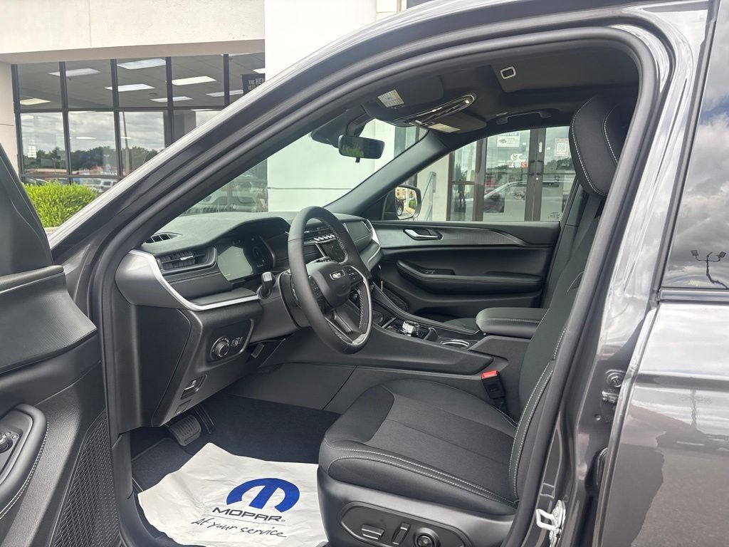 2026 Jeep Grand Cherokee GRAND CHEROKEE L LAREDO X 4X2