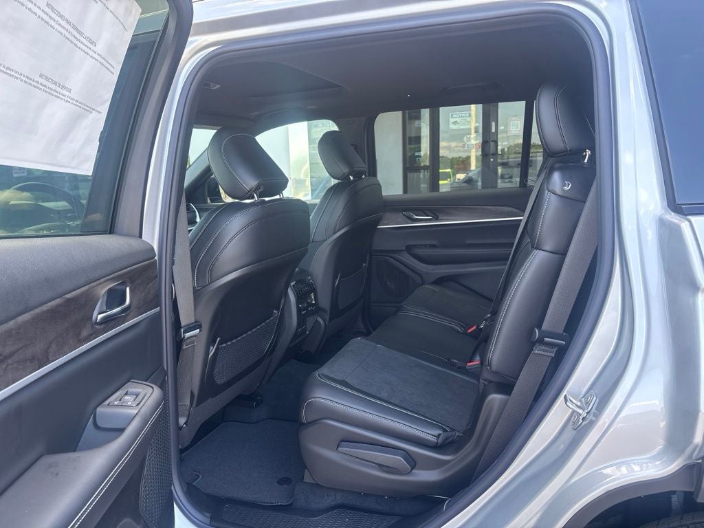 2026 Jeep Grand Cherokee GRAND CHEROKEE L LAREDO ALTITUDE 4X2