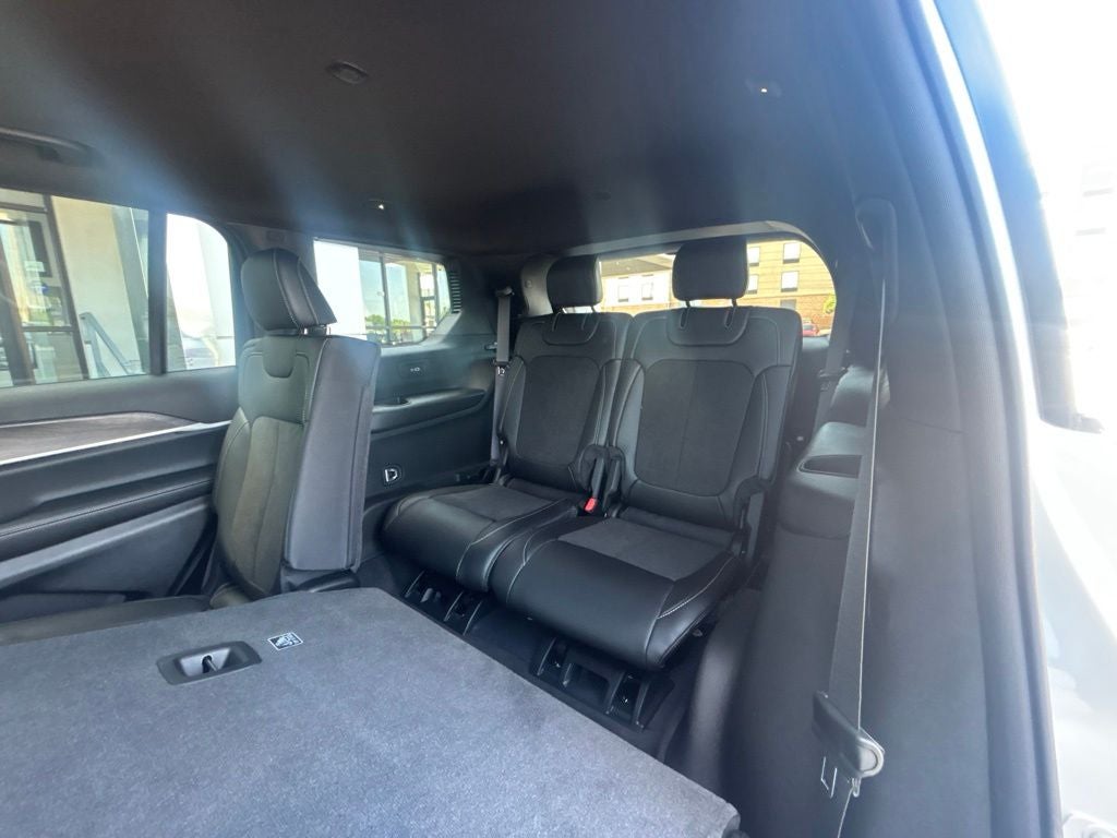 2026 Jeep Grand Cherokee GRAND CHEROKEE L LAREDO ALTITUDE 4X2