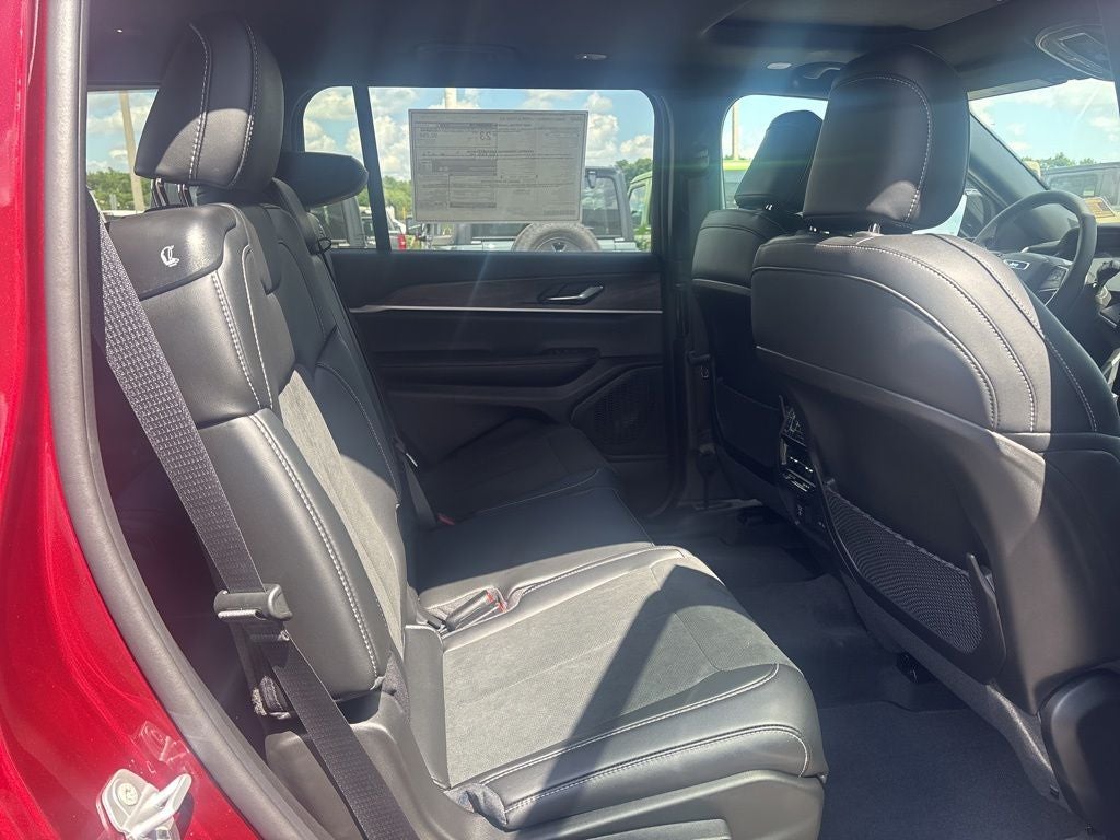 2026 Jeep Grand Cherokee GRAND CHEROKEE L LAREDO ALTITUDE 4X2