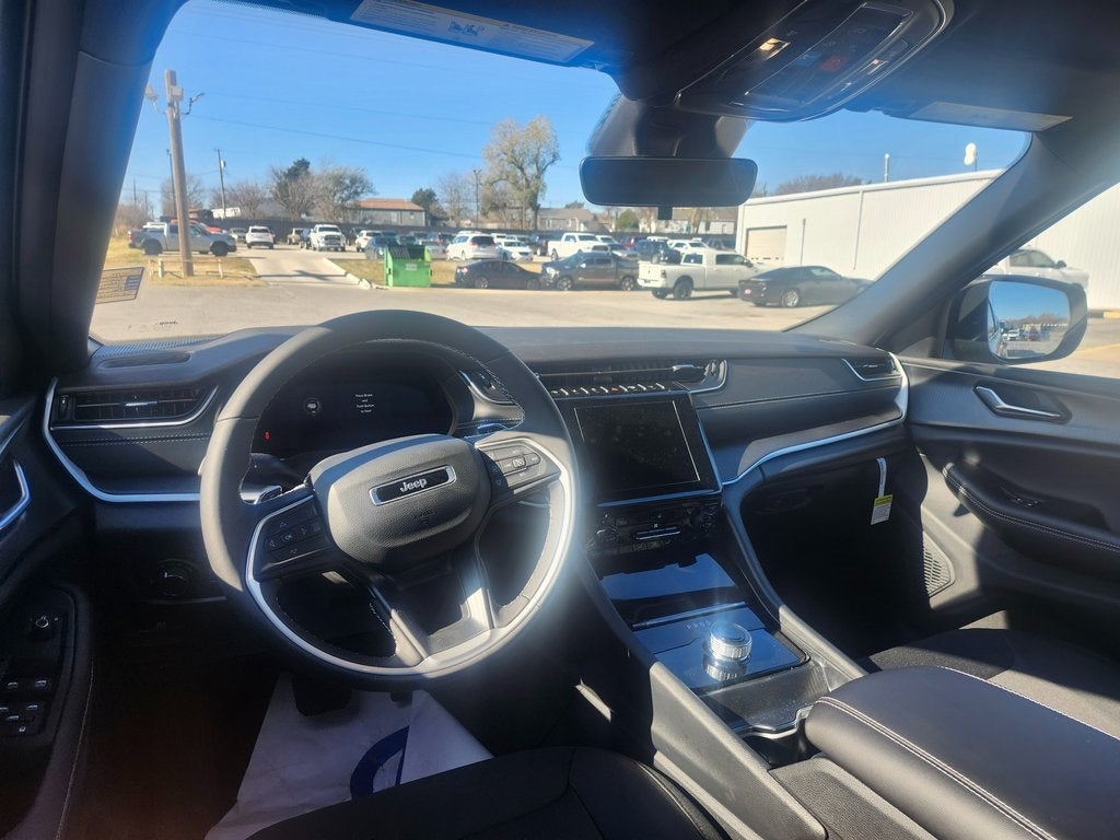 2025 Jeep Grand Cherokee GRAND CHEROKEE L LAREDO X 4X4