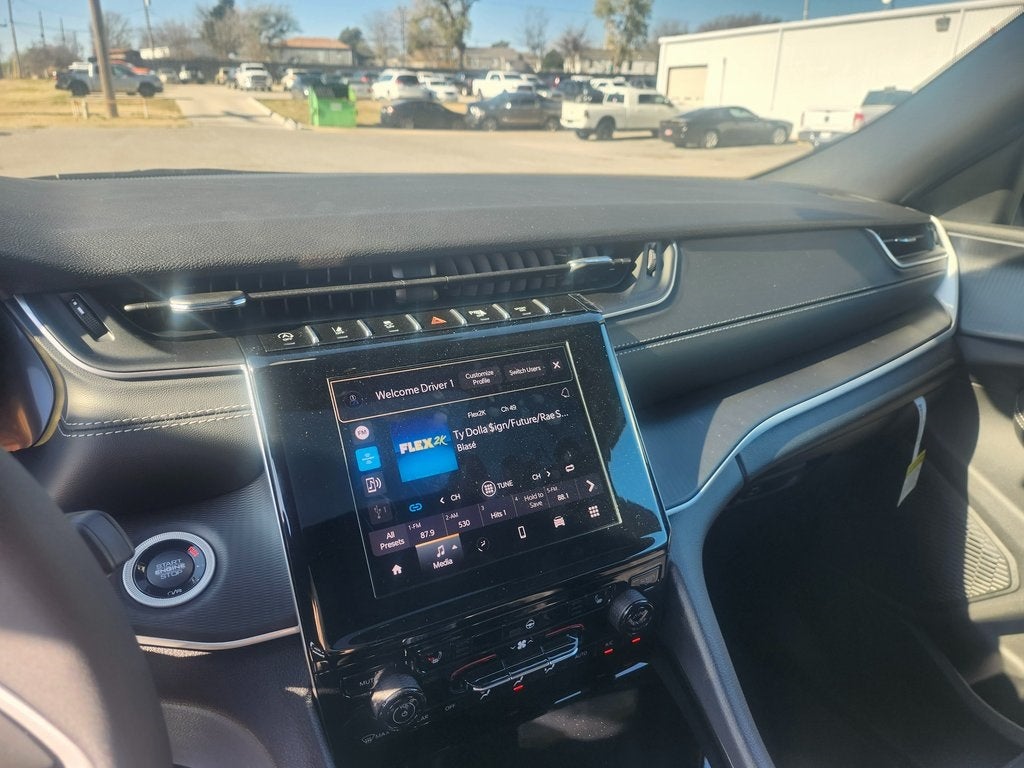 2025 Jeep Grand Cherokee GRAND CHEROKEE L LAREDO X 4X4