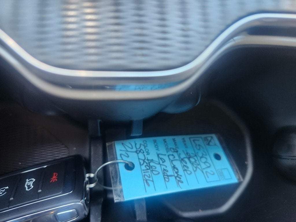 2025 Jeep Grand Cherokee GRAND CHEROKEE L LAREDO X 4X4