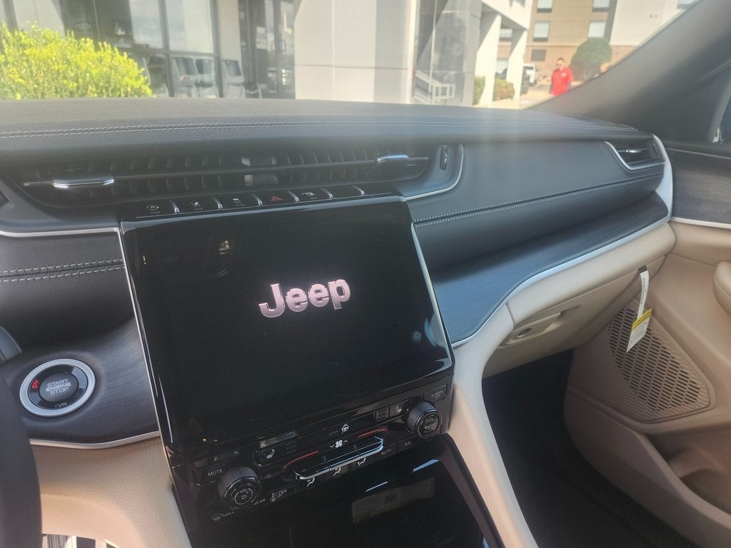 2025 Jeep Grand Cherokee GRAND CHEROKEE L LIMITED 4X4