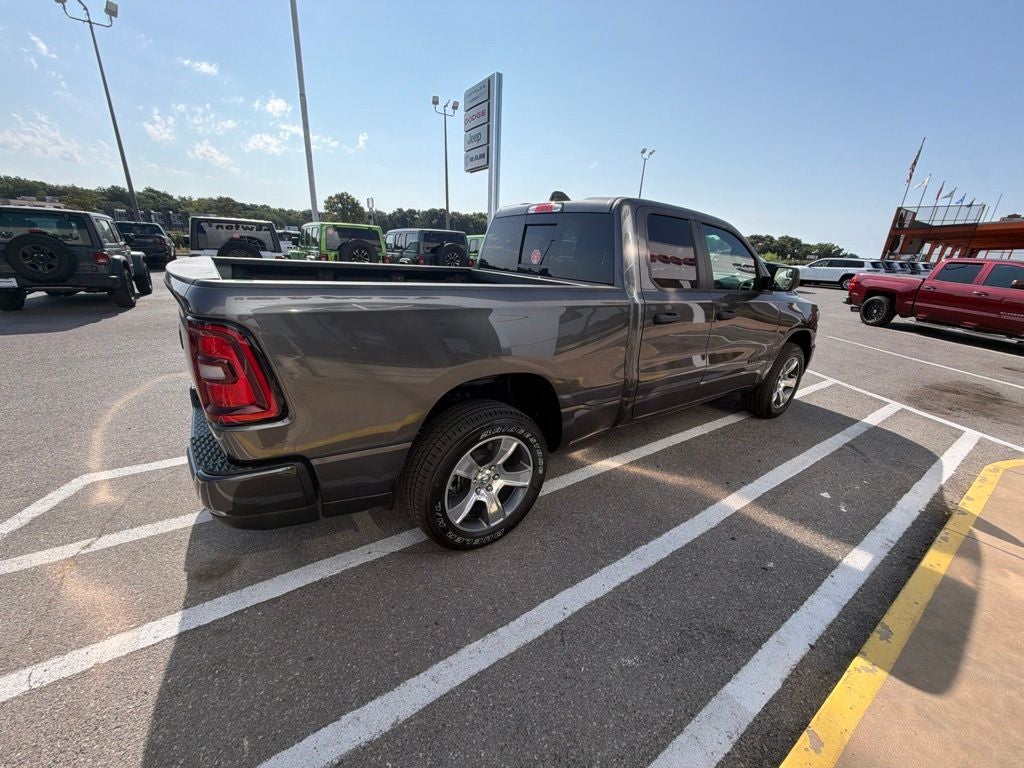 2026 RAM 1500 RAM 1500 EXPRESS QUAD CAB 4X2 6'4' BOX