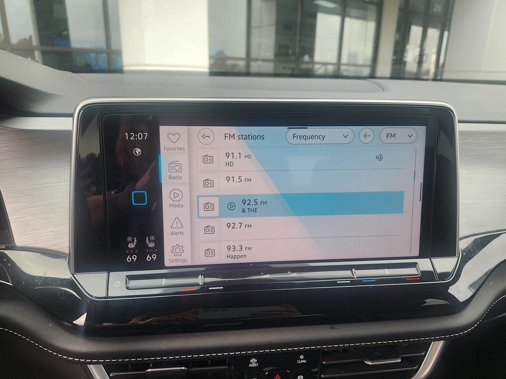 2024 Volkswagen Atlas Cross Sport 2.0T SE w/Technology