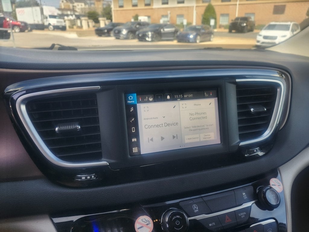 2023 Chrysler Voyager LX