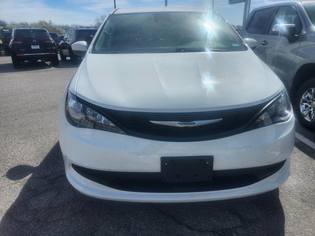 2023 Chrysler Voyager LX