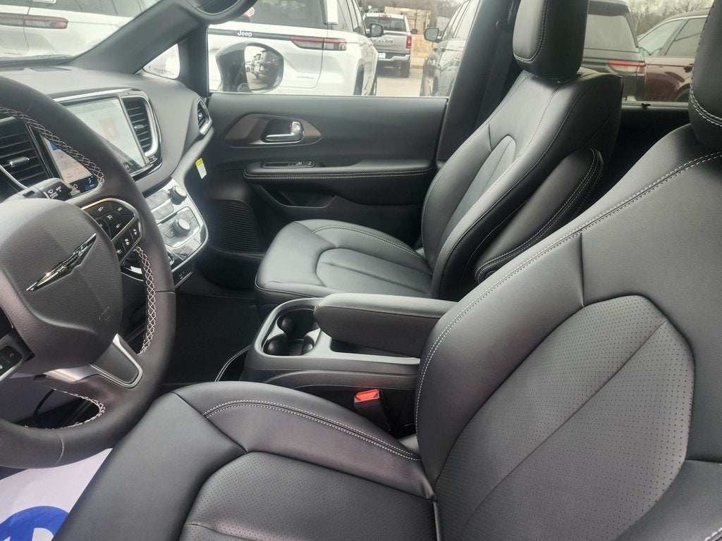 2026 Chrysler Voyager VOYAGER LX