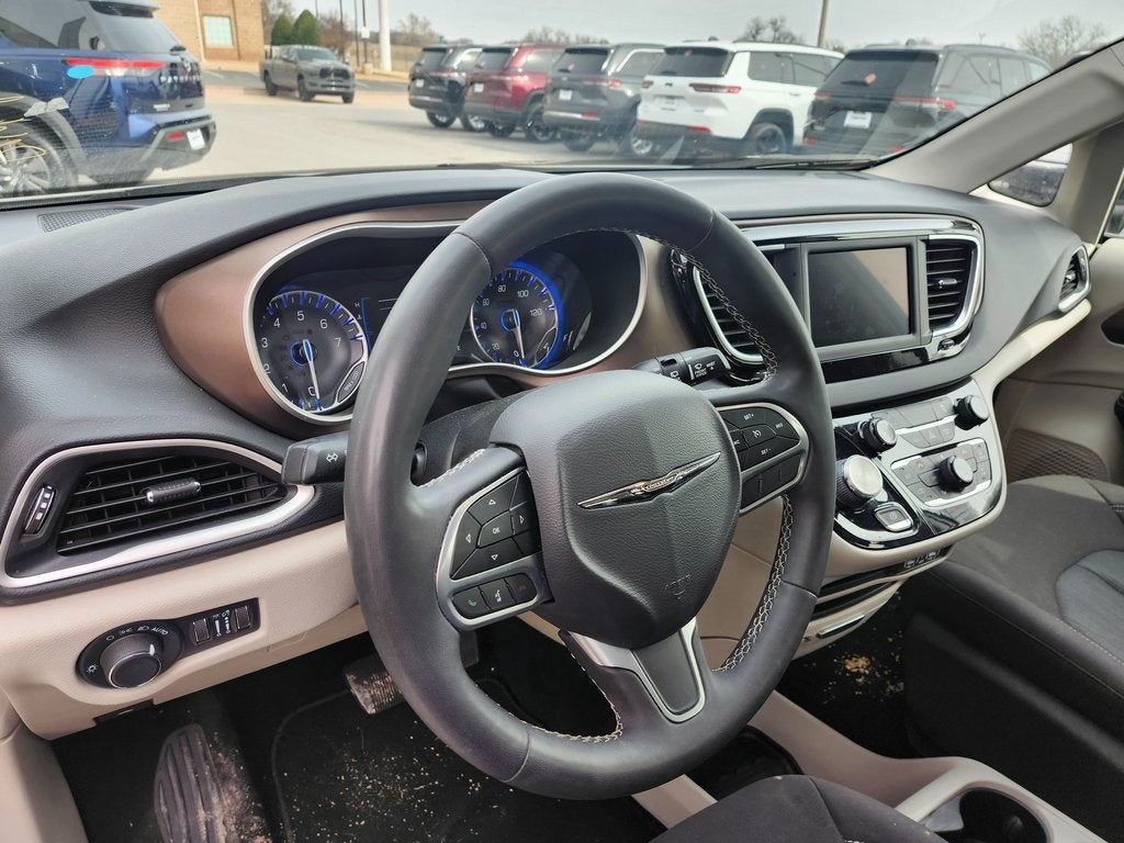 2023 Chrysler Voyager LX