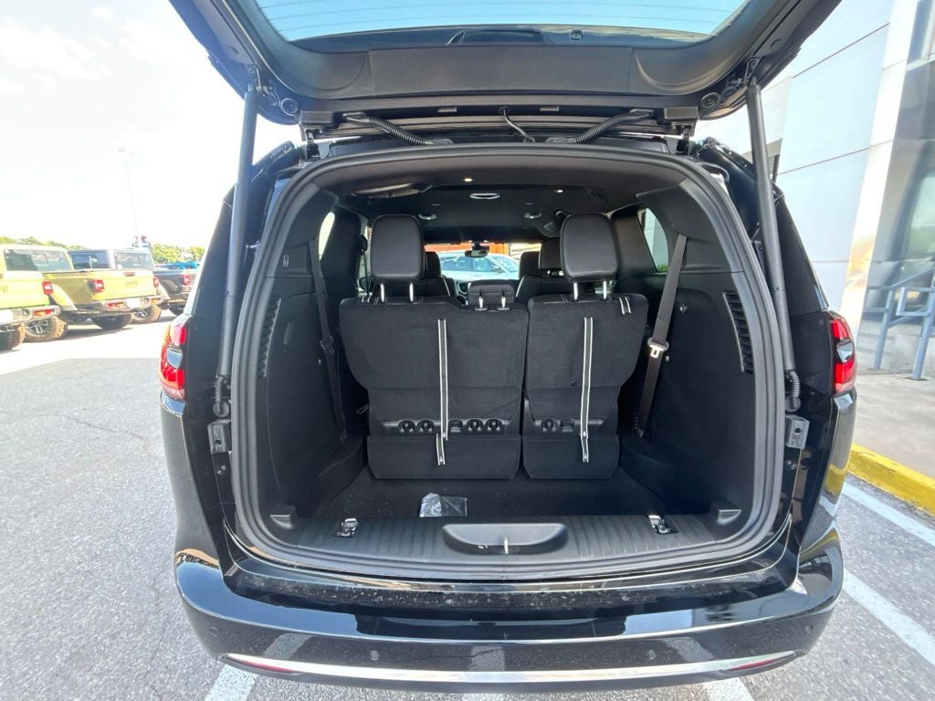 2027 Chrysler Pacifica PACIFICA SELECT AWD