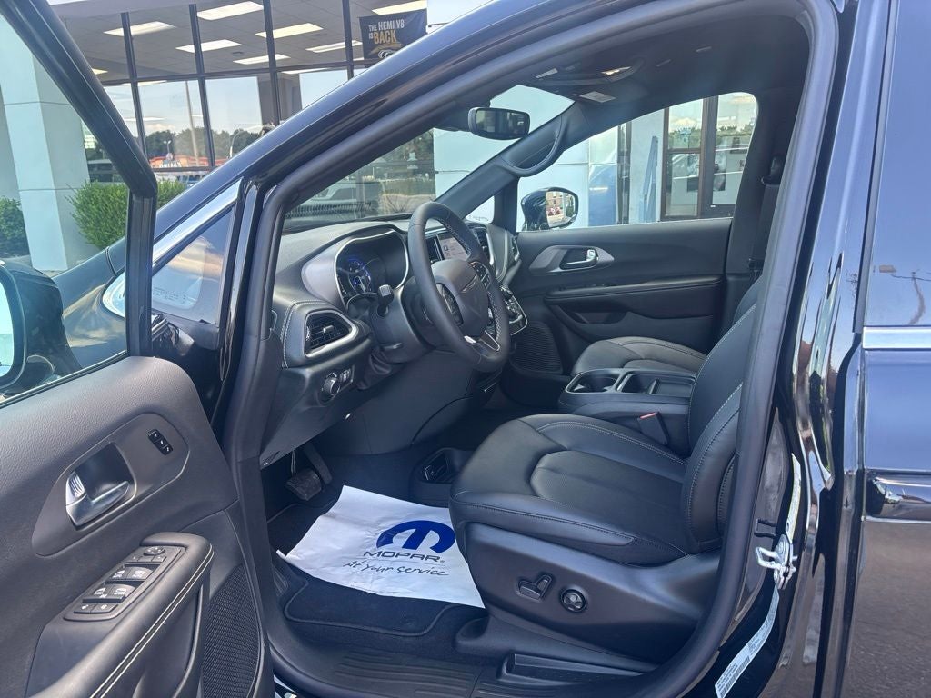 2027 Chrysler Pacifica PACIFICA SELECT AWD