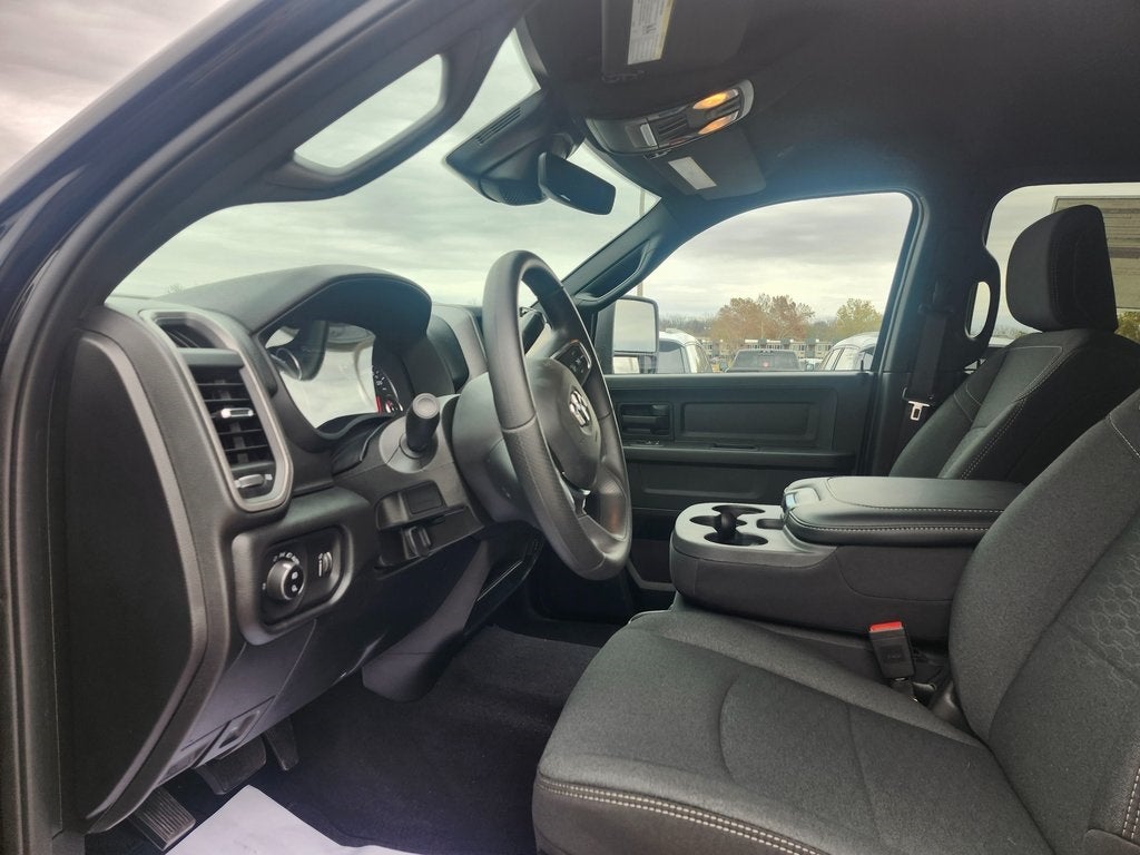 2026 RAM Ram 2500 RAM 2500 BLACK EXPRESS CREW CAB 4X4 6'4' BOX