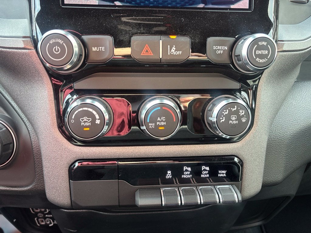 2027 RAM Ram 1500 RAM 1500 TRADESMAN CREW CAB 4X4 5'7' BOX