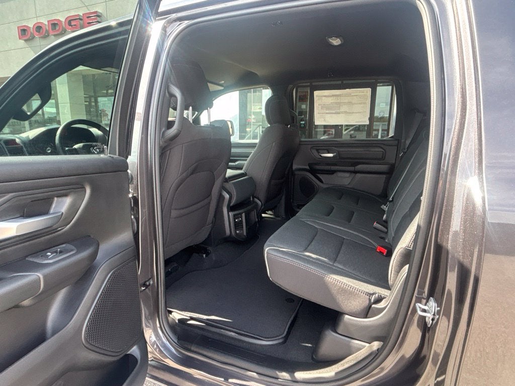 2027 RAM Ram 1500 RAM 1500 TRADESMAN CREW CAB 4X4 5'7' BOX