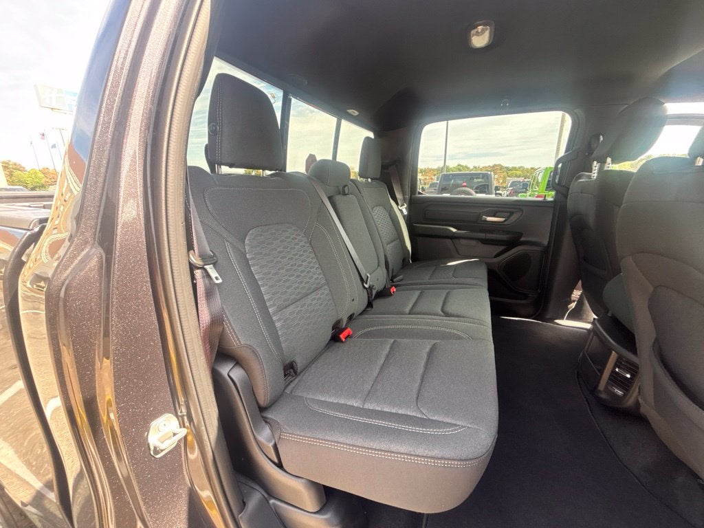 2027 RAM Ram 1500 RAM 1500 TRADESMAN CREW CAB 4X4 5'7' BOX