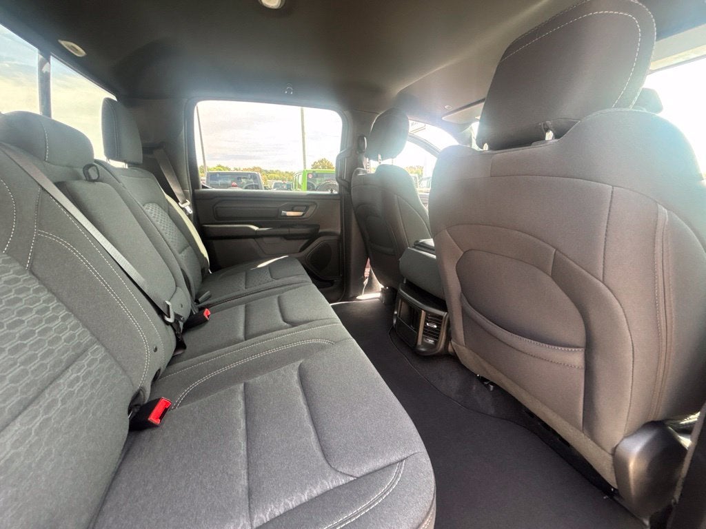 2027 RAM Ram 1500 RAM 1500 TRADESMAN CREW CAB 4X4 5'7' BOX