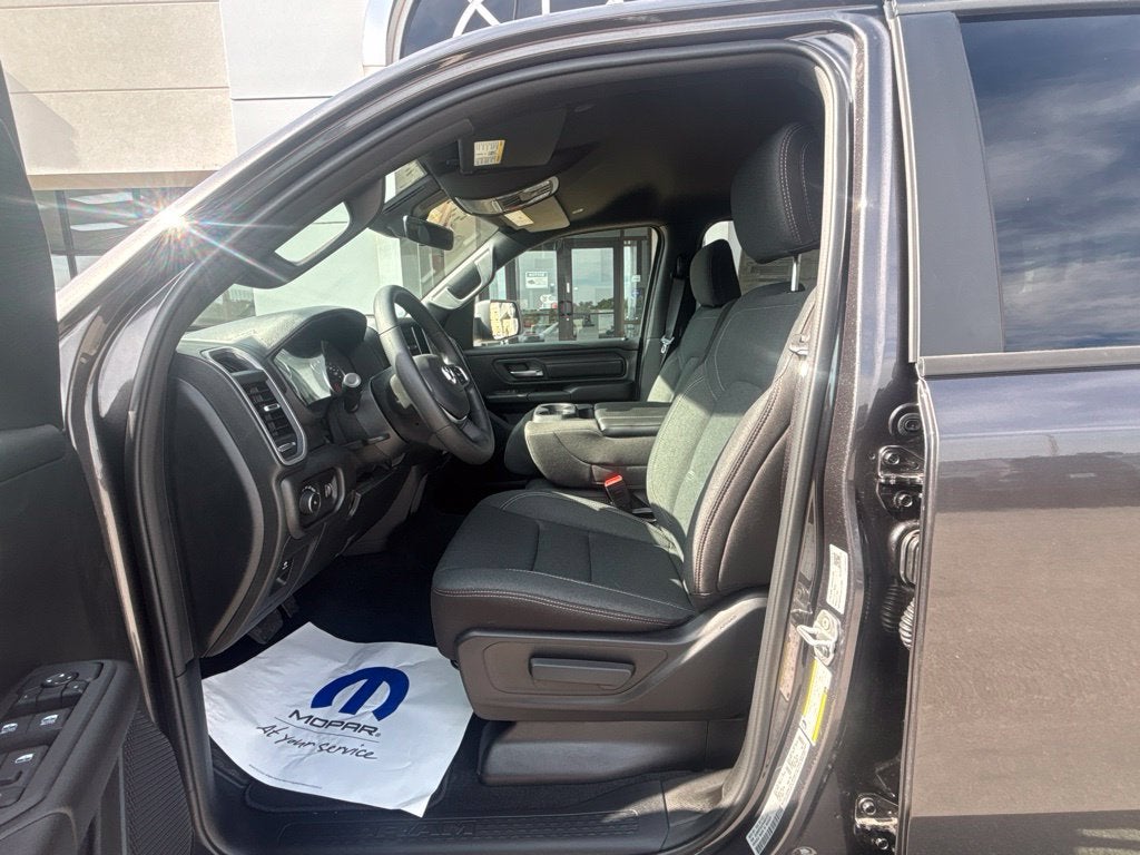 2027 RAM Ram 1500 RAM 1500 TRADESMAN CREW CAB 4X4 5'7' BOX