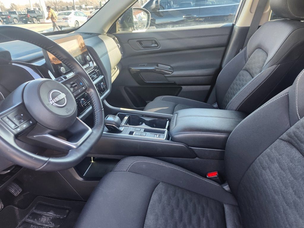 2025 Nissan Pathfinder SV FWD
