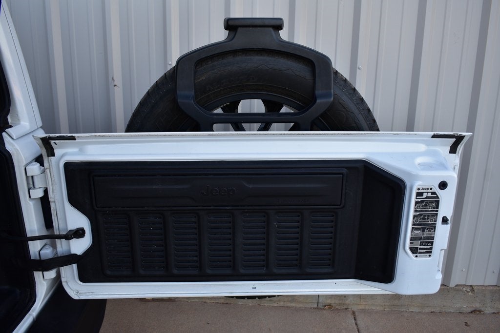 2023 Jeep Wrangler Sahara 4xe w/Body Colored Hard Top