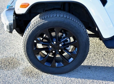 2023 Jeep Wrangler Sahara 4xe w/Body Colored Hard Top
