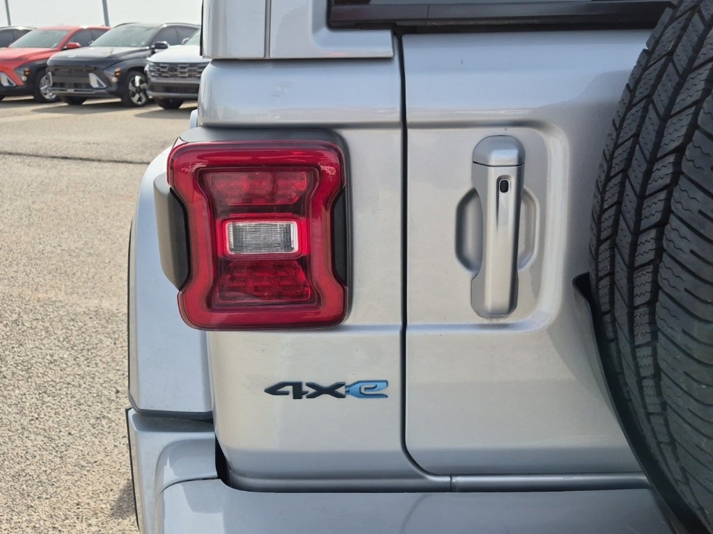 2022 Jeep Wrangler Unlimited Sahara 4xe Sky Touch Roof