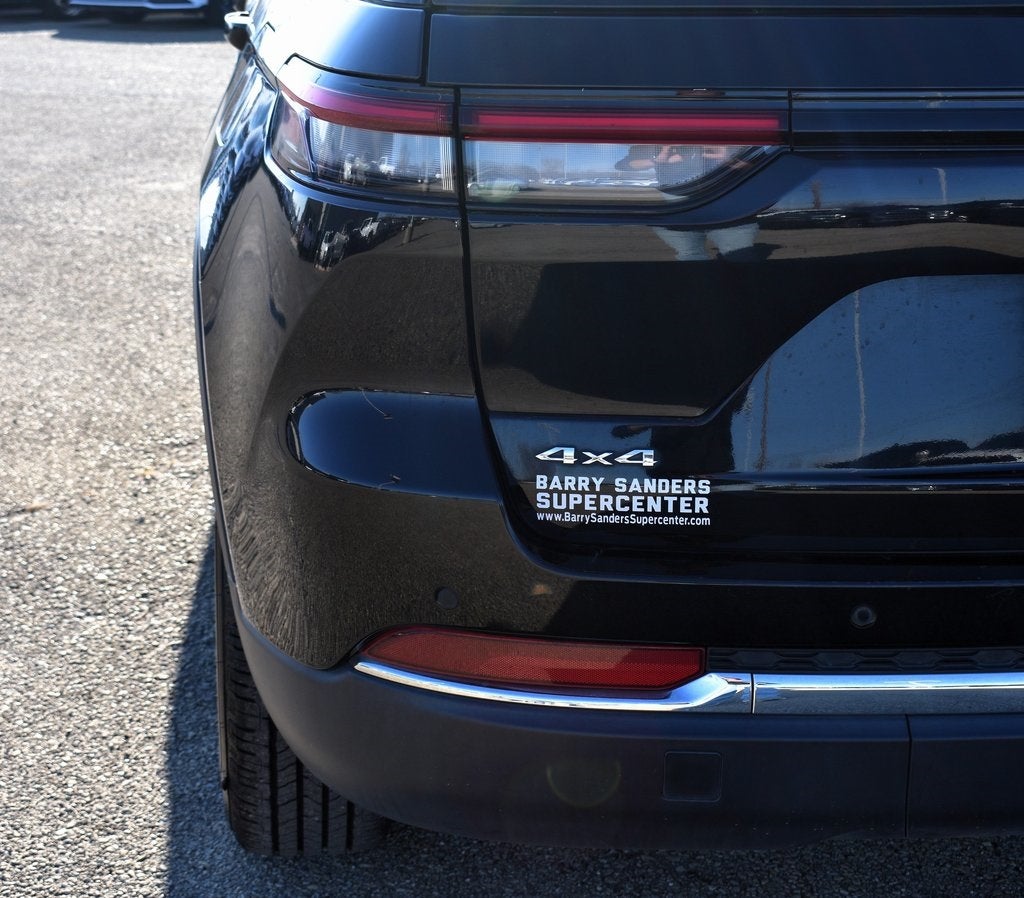 2023 Jeep Grand Cherokee Laredo 4x4