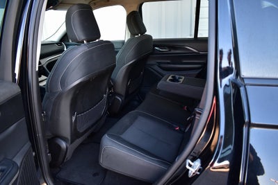 2023 Jeep Grand Cherokee Laredo 4x4