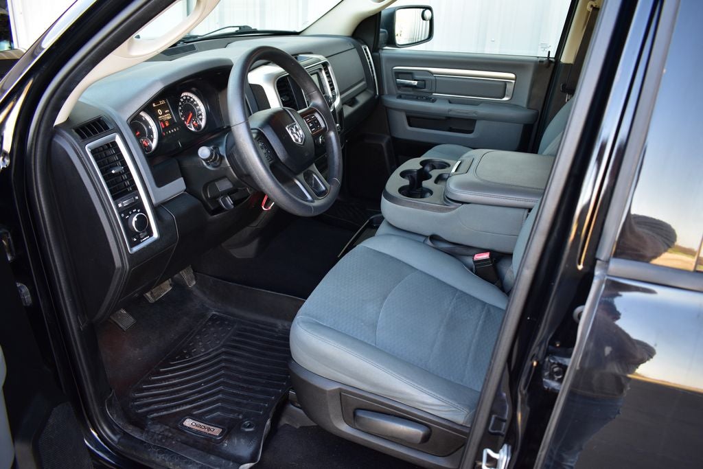 2020 RAM 1500 Classic SLT Crew Cab 4x4 w/5.7L Hemi