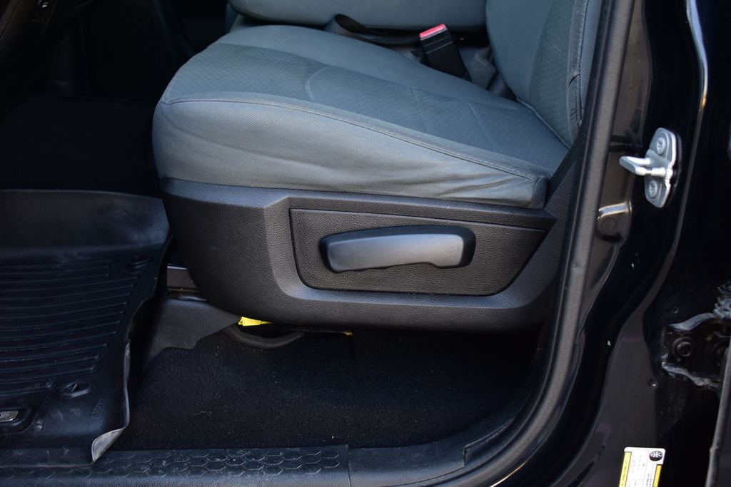 2020 RAM 1500 Classic SLT Crew Cab 4x4 w/5.7L Hemi