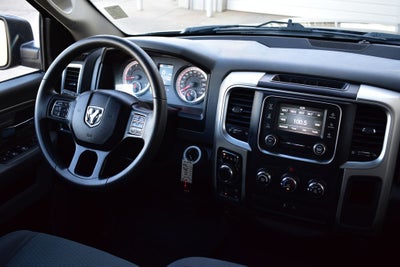 2020 RAM 1500 Classic SLT Crew Cab 4x4 w/5.7L Hemi