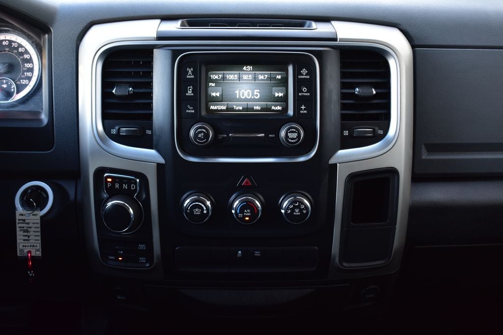 2020 RAM 1500 Classic SLT Crew Cab 4x4 w/5.7L Hemi