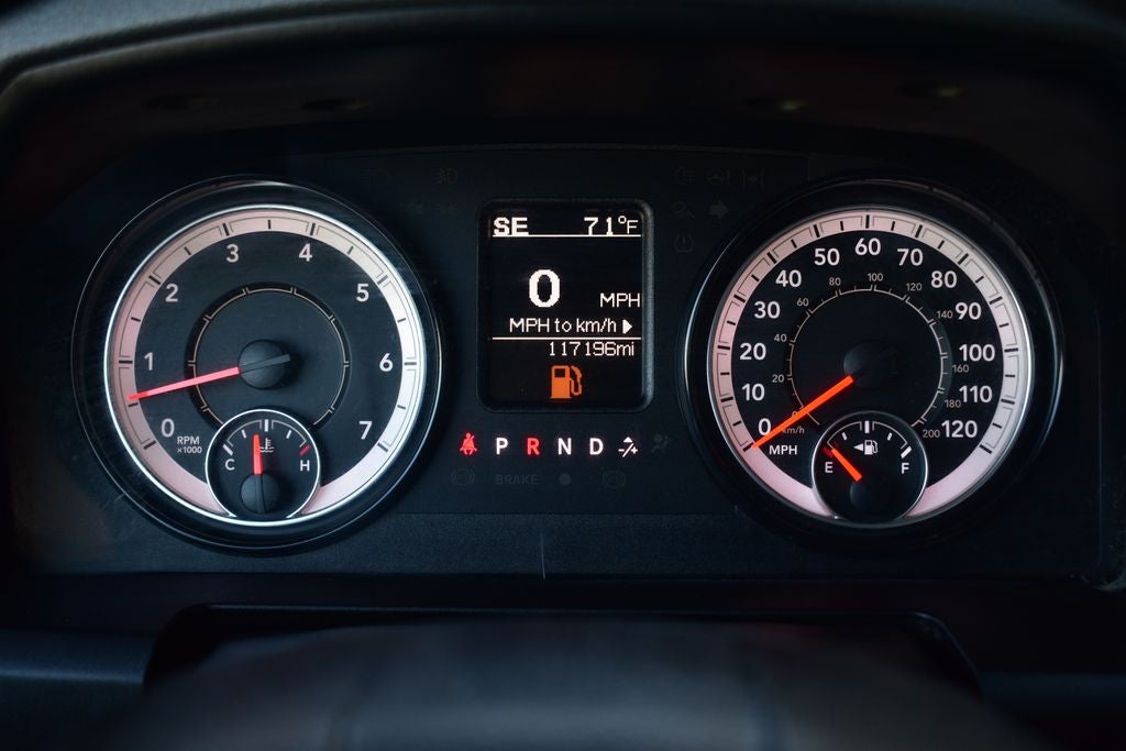 2020 RAM 1500 Classic SLT Crew Cab 4x4 w/5.7L Hemi