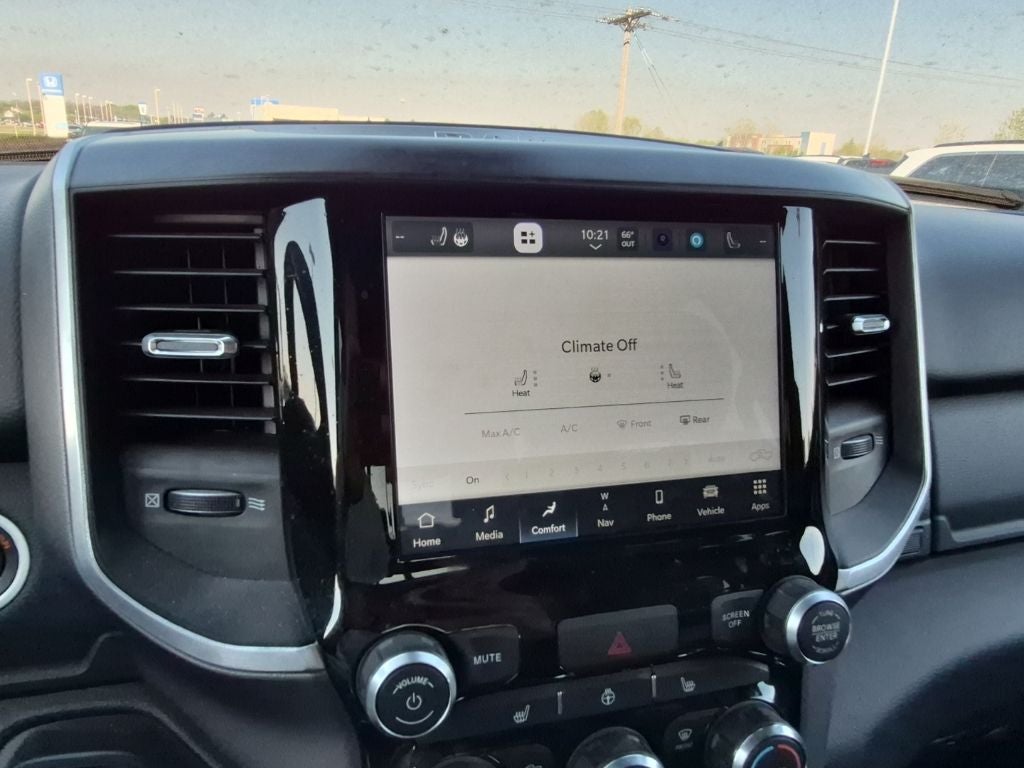 2022 RAM 1500 Big Horn/Lone Star Crew Cab 4x4 w/3.6L V6