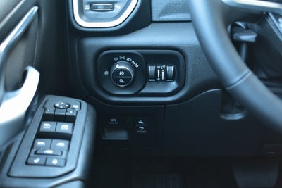 2025 RAM 1500 Big Horn/Lone Star Crew Cab 4x4 5'7" Box