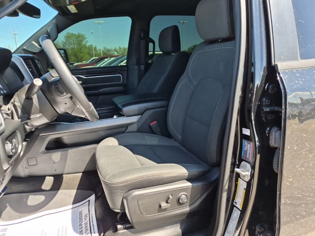 2022 RAM 1500 Big Horn/Lone Star Crew Cab 4x4 w/3.0L V6 EcoDiesel