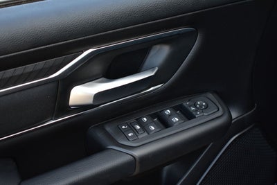 2026 RAM 1500 Big Horn/Lone Star Crew Cab 4x4 Night Edition w/5.7L Hemi