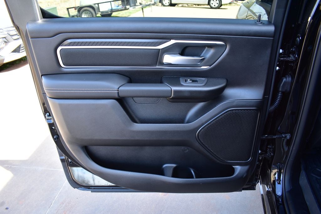 2026 RAM 1500 Big Horn/Lone Star Crew Cab 4x4 Night Edition w/5.7L Hemi