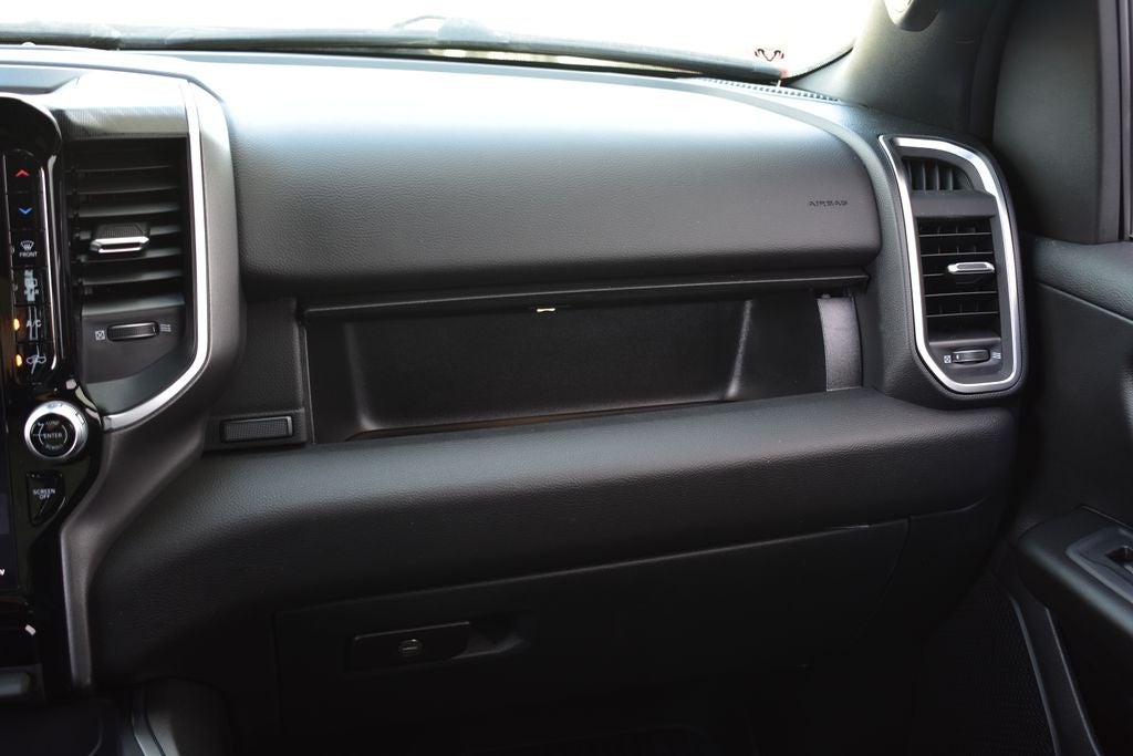 2026 RAM 1500 Big Horn/Lone Star Crew Cab 4x4 Night Edition w/5.7L Hemi