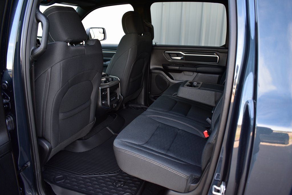 2026 RAM 1500 Big Horn/Lone Star Crew Cab 4x4 Night Edition w/5.7L Hemi