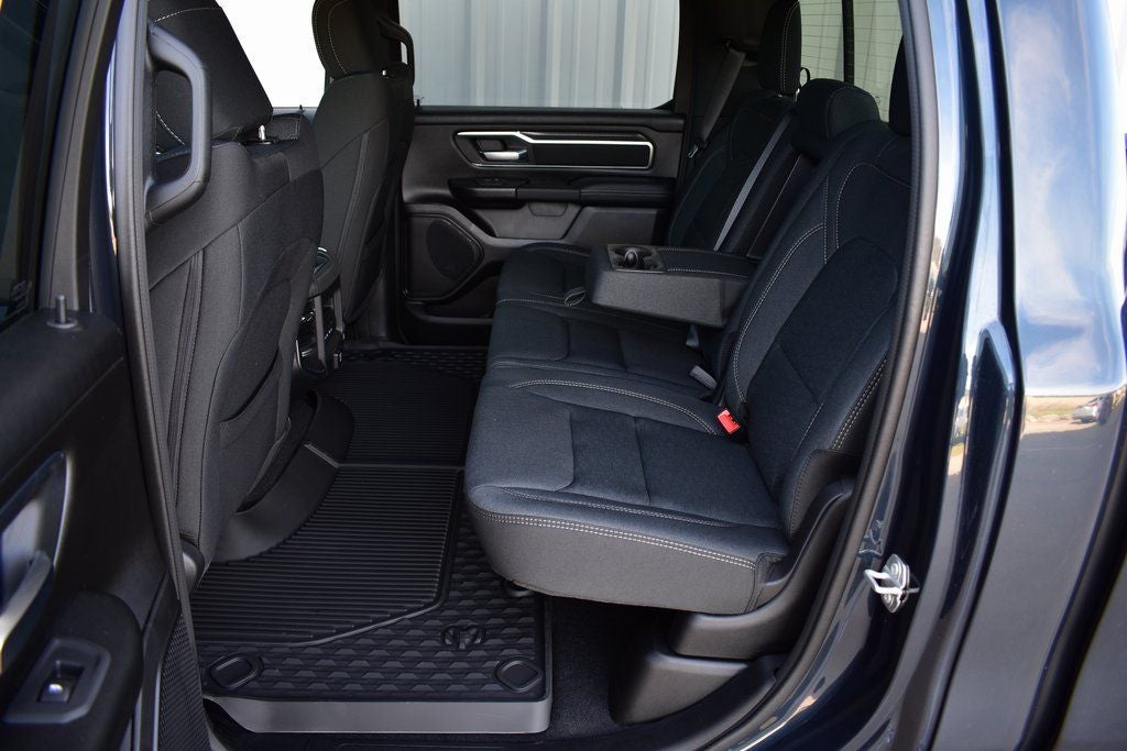 2026 RAM 1500 Big Horn/Lone Star Crew Cab 4x4 Night Edition w/5.7L Hemi