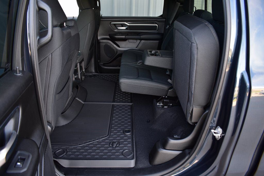 2026 RAM 1500 Big Horn/Lone Star Crew Cab 4x4 Night Edition w/5.7L Hemi