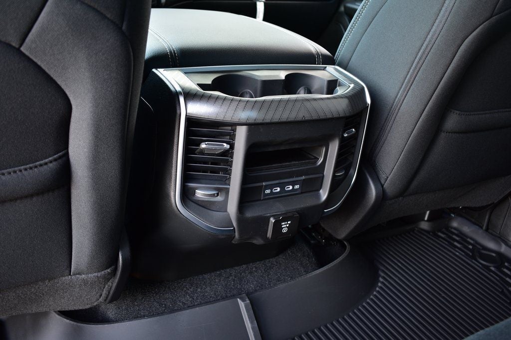 2026 RAM 1500 Big Horn/Lone Star Crew Cab 4x4 Night Edition w/5.7L Hemi