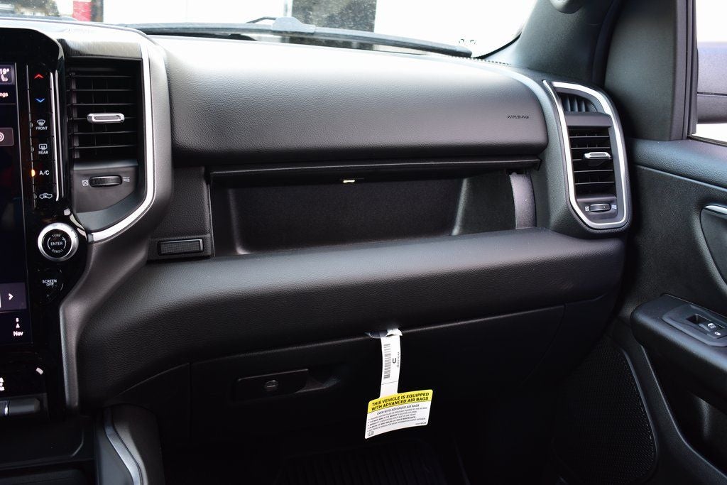 2026 RAM 1500 Big Horn/Lone Star Crew Cab 4x4 Night Edition w/5.7L Hemi