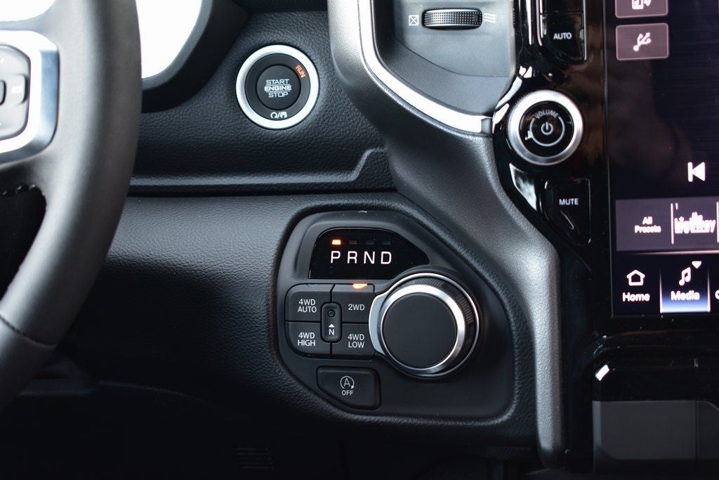 2026 RAM 1500 Big Horn/Lone Star Crew Cab 4x4 Night Edition w/5.7L Hemi