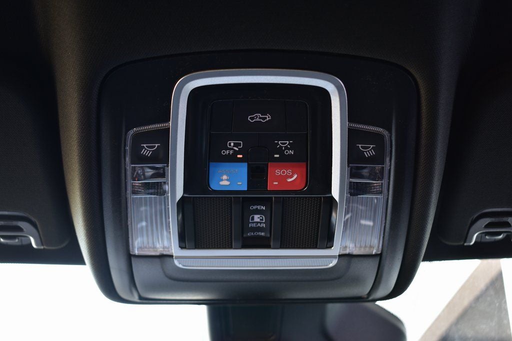 2026 RAM 1500 Big Horn/Lone Star Crew Cab 4x4 Night Edition w/5.7L Hemi