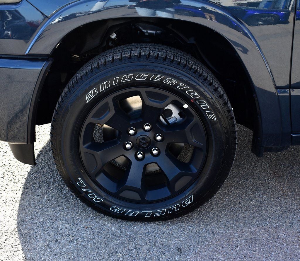 2026 RAM 1500 Big Horn/Lone Star Crew Cab 4x4 Night Edition w/5.7L Hemi