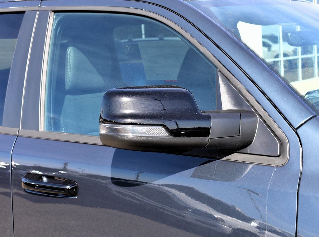 2026 RAM 1500 Big Horn/Lone Star Crew Cab 4x4 Night Edition w/5.7L Hemi