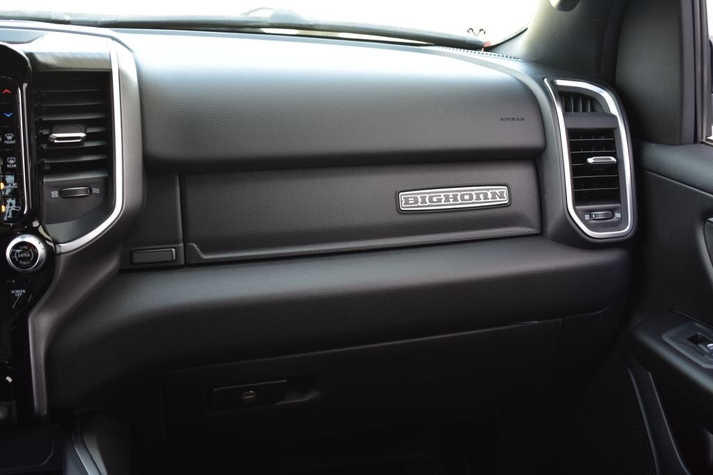 2026 RAM 1500 Big Horn/Lone Star Crew Cab 4x4 Night Edition w/5.7L Hemi