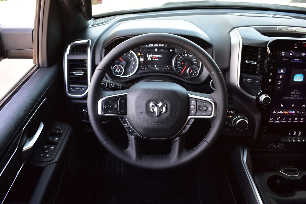 2026 RAM 1500 Big Horn/Lone Star Crew Cab 4x4 Night Edition w/5.7L Hemi